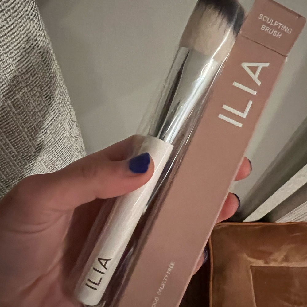 ILIA Sculpting Brush - NWT and sealed